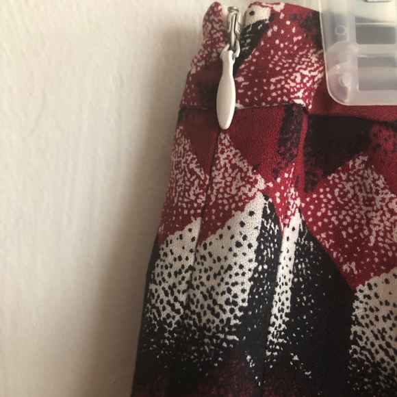 ANN TAYLOR LOFT Womens Lined Skirt Side Zipper Size 10 Pin tucks Around Hips - Picture 5 of 9